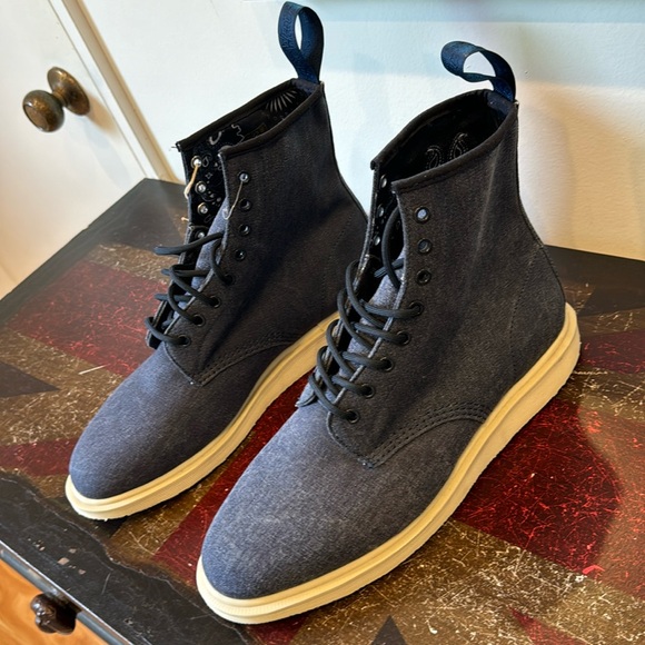 NEW WITH TAGS - Dr Martens Whiton Canvas Indigo 8-hole boots - amazing boots - Picture 2 of 14